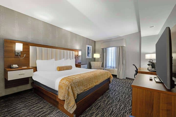 Room 13 of 28