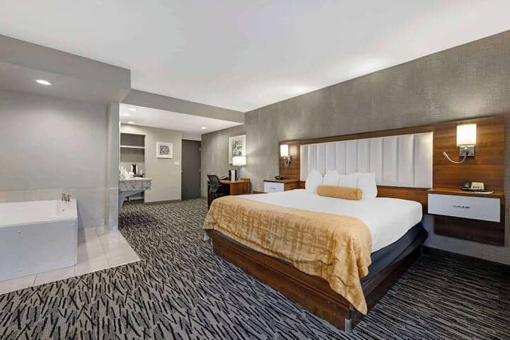 Room 3 of 28