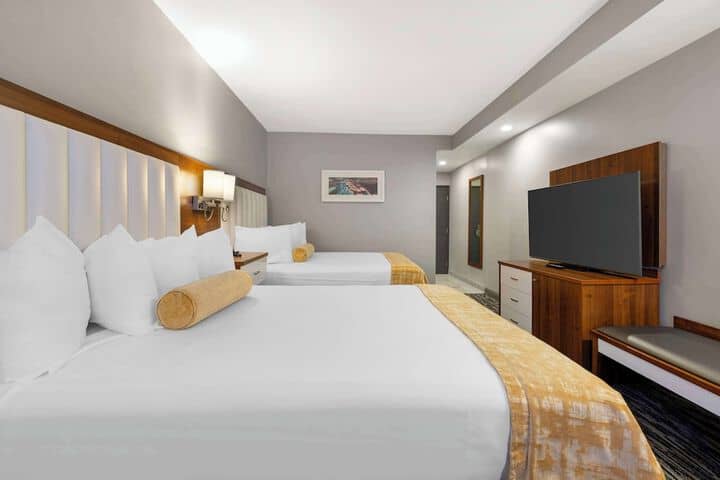 Room 16 of 28