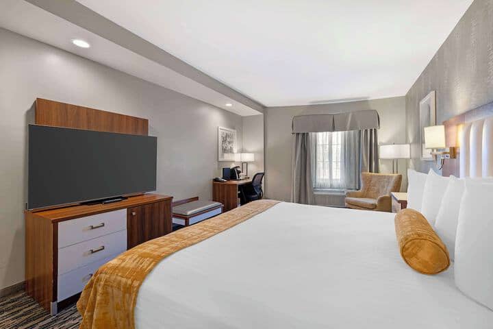 Room 15 of 28