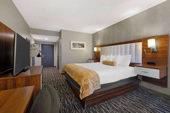 Room 9 of 28