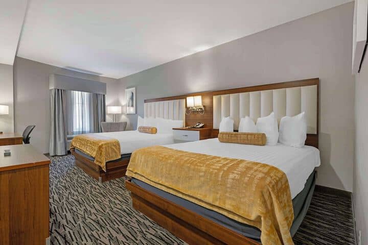 Room 4 of 28