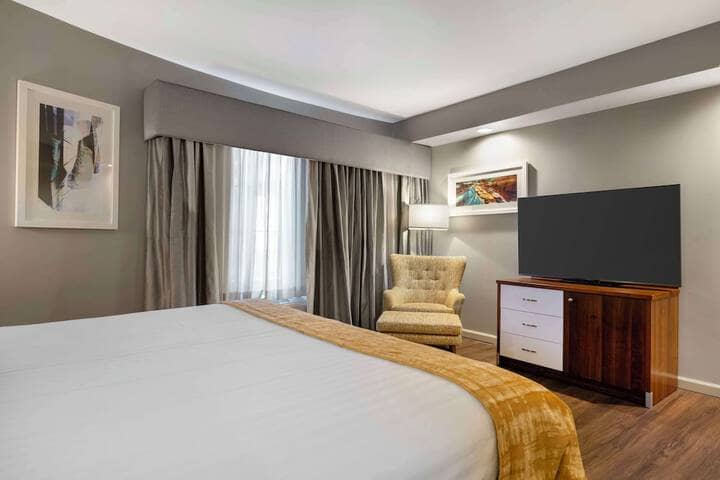 Room 12 of 28